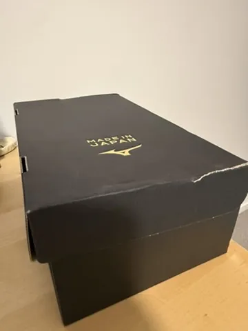 Black Mizuno Made in Japan box with a gold Made in Japan logo on the lid