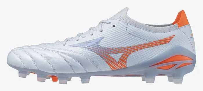 Side profile of the Mizuno Morelia Neo V β Elite football boot